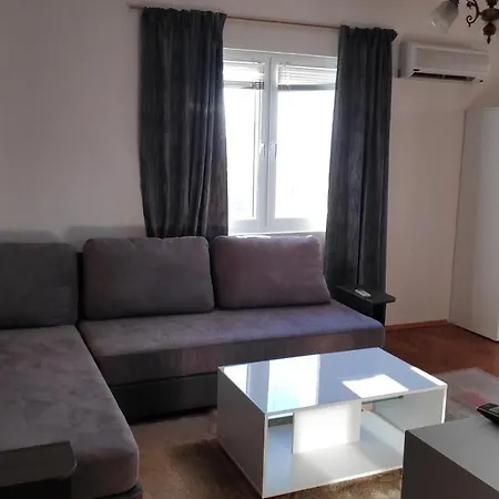 Apartman Unique Location With Parking *