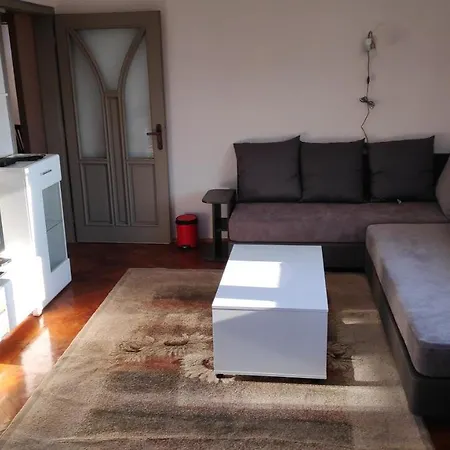 Unique Location With Parking Apartman