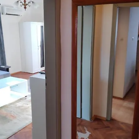 Unique Location With Parking Apartman *