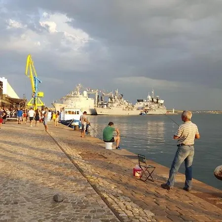 Unique Location With Parking Appartement *