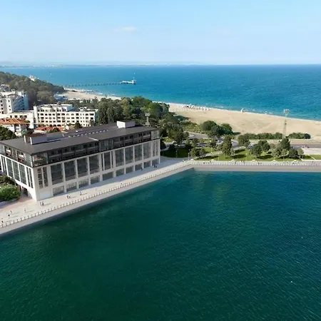 Apartman Unique Location With Parking *