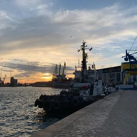 Unique Location With Parking * Burgasz