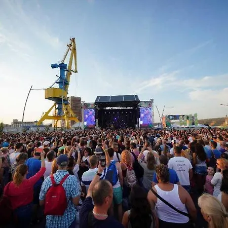 Unique Location With Parking Apartman Burgasz