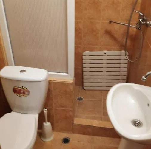 아파트 Unique Location With Parking *