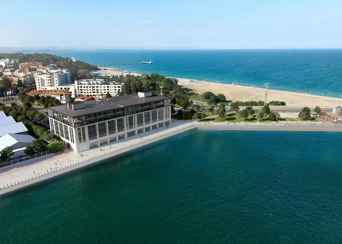 Apartment Unique Location With Parking *