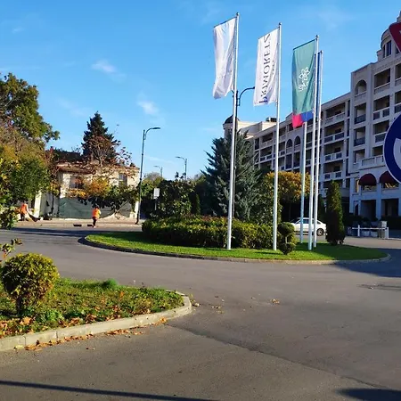 Unique Location With Parking Daire *