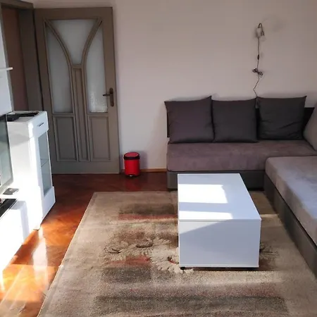 Unique Location With Parking Apartmán