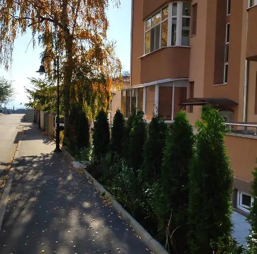 Unique Location With Parking Διαμέρισμα *